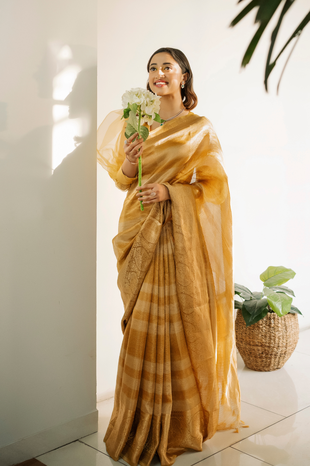 Pre-order: Handwoven 'oro' tissue saree