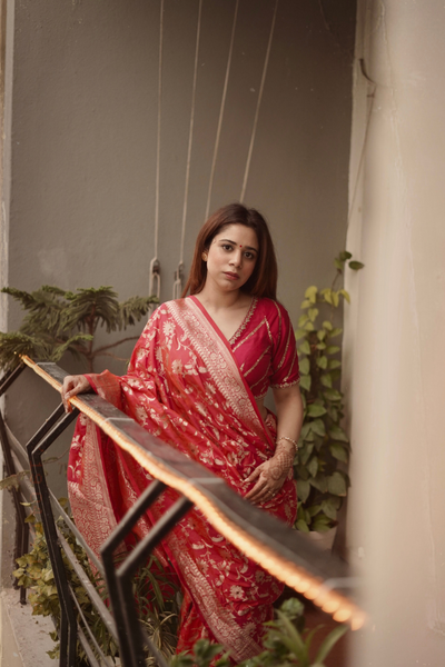 Tarini Bhatia in our handwoven pink silk jangla saree