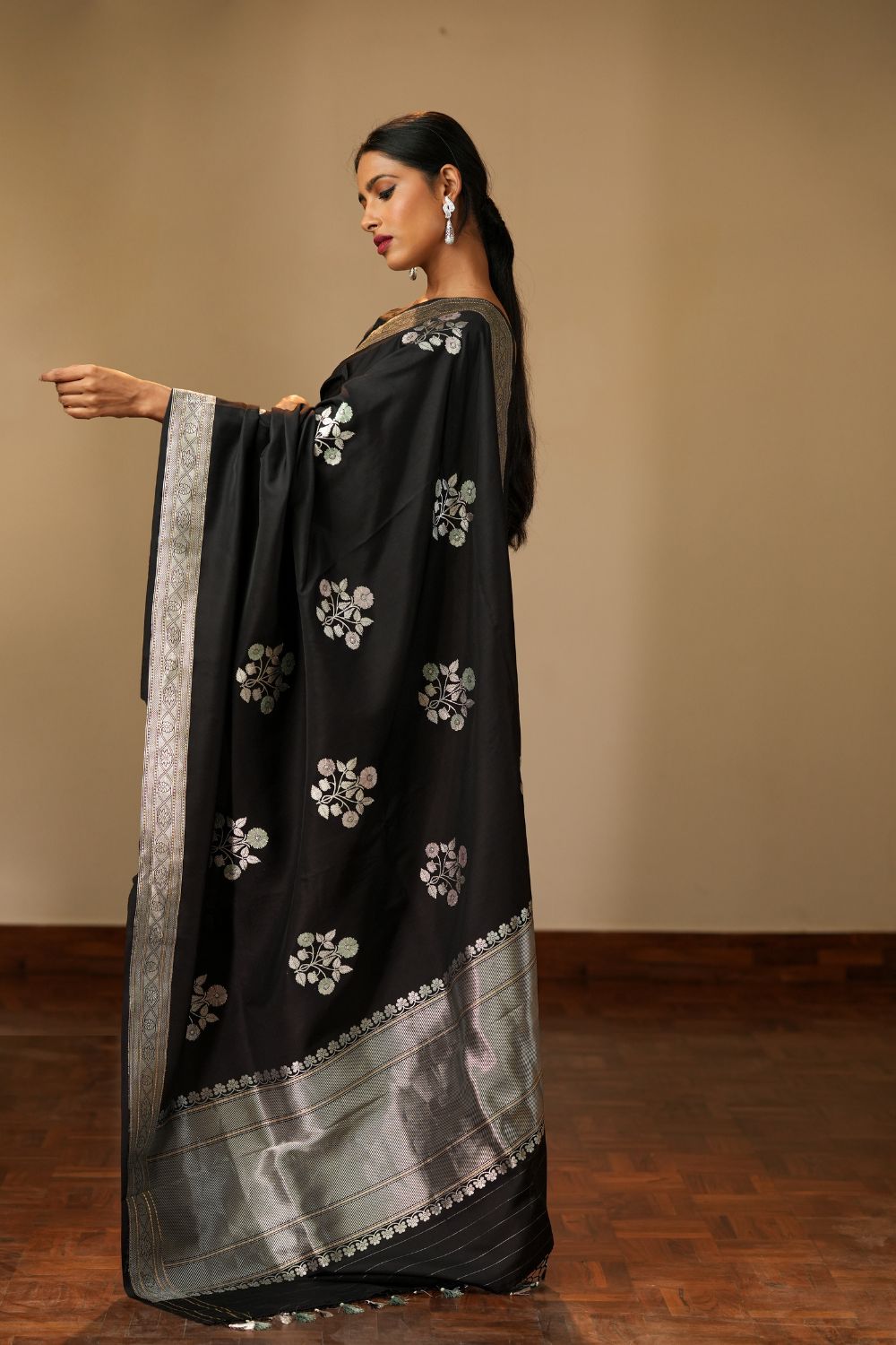 HANDWOVEN CONTEMPORARY BLACK SILK SAREE