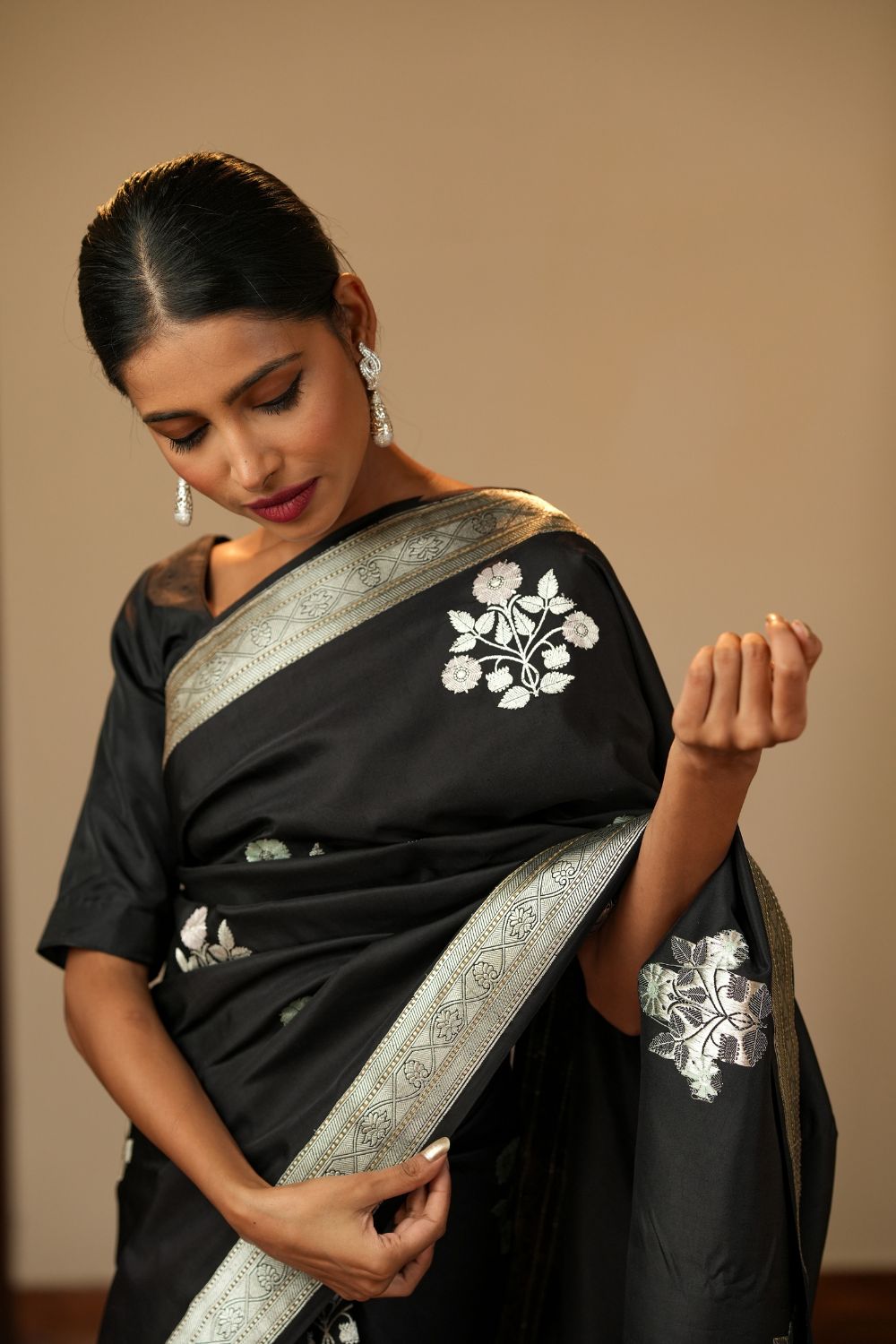 HANDWOVEN CONTEMPORARY BLACK SILK SAREE