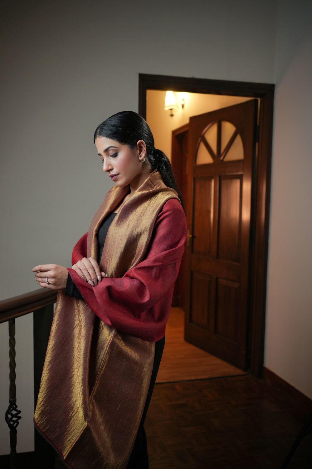 HANDWOVEN REVERSIBLE MAROON-ZARI PASHMINA SHAWL