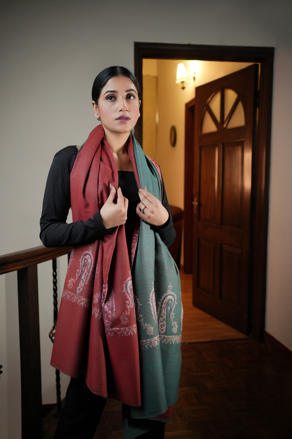 HANDWOVEN REVERSIBLE KASHMIRI EMBROIDERED PASHMINA SHAWL