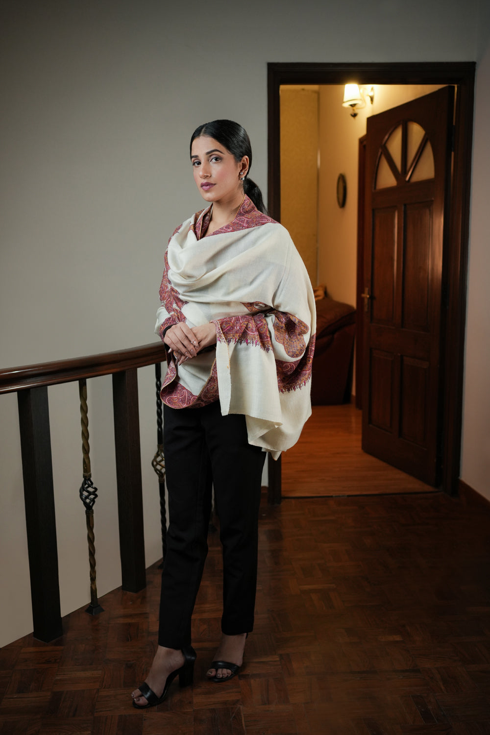 HANDWOVEN CREAM KASHMIRI EMBROIDERED PASHMINA SHAWL