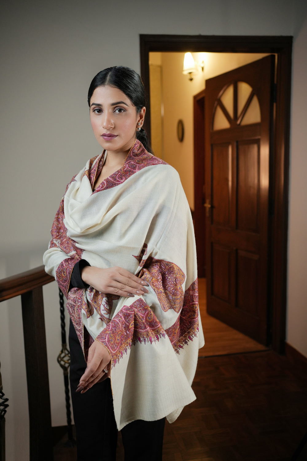 HANDWOVEN CREAM KASHMIRI EMBROIDERED PASHMINA SHAWL