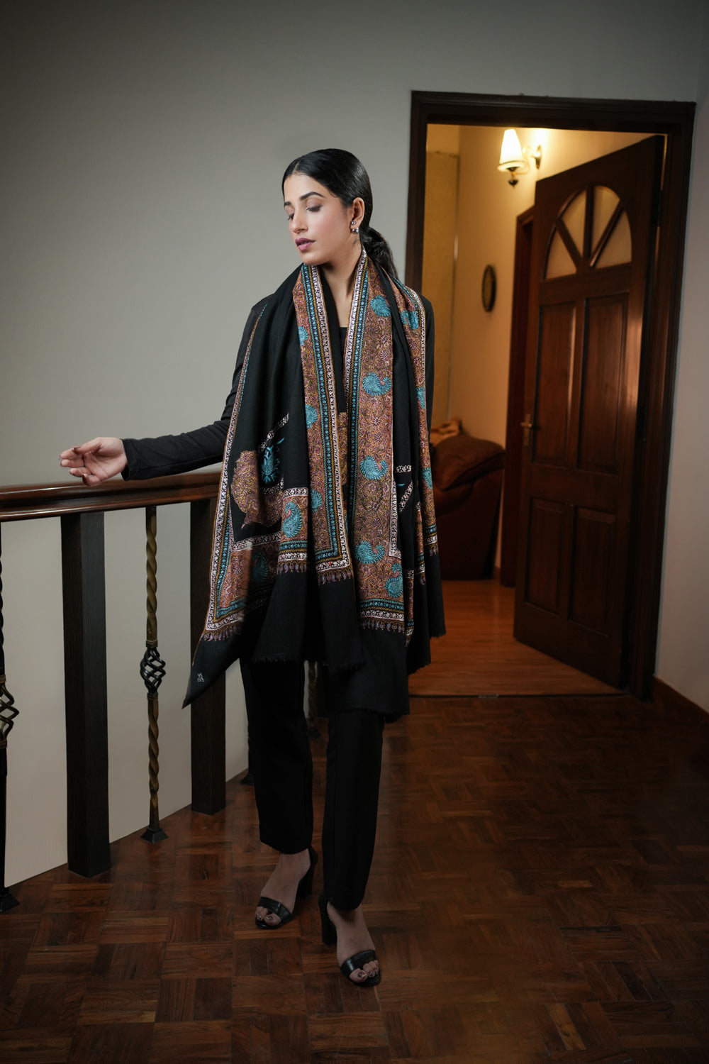 HANDWOVEN BLACK EMBROIDERED PASHMINA SHAWL