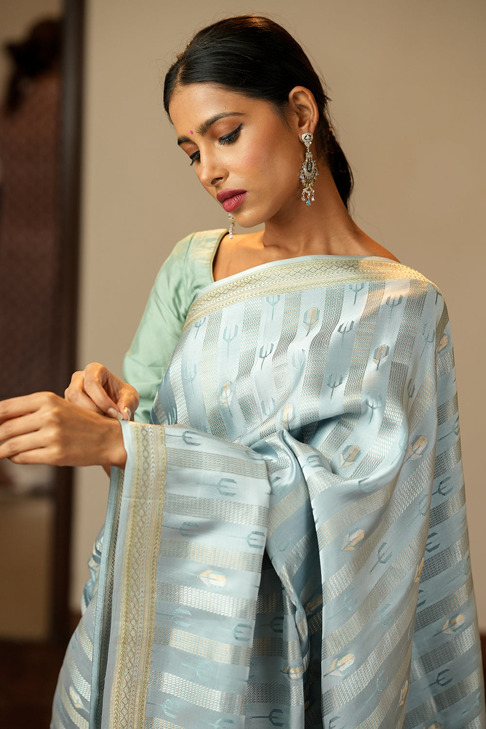 HANDWOVEN ICE BLUE CONTEMPORARY SILK SAREE