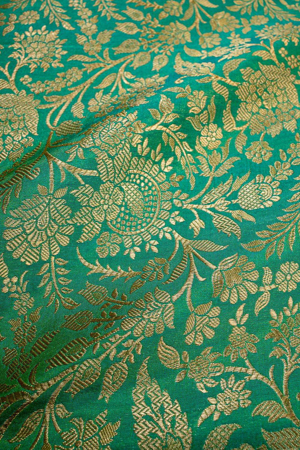 HANDWOVEN SHOT GREEN JANGLA SILK FABRIC